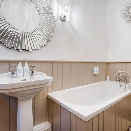Wharton Cottage, District Retreat